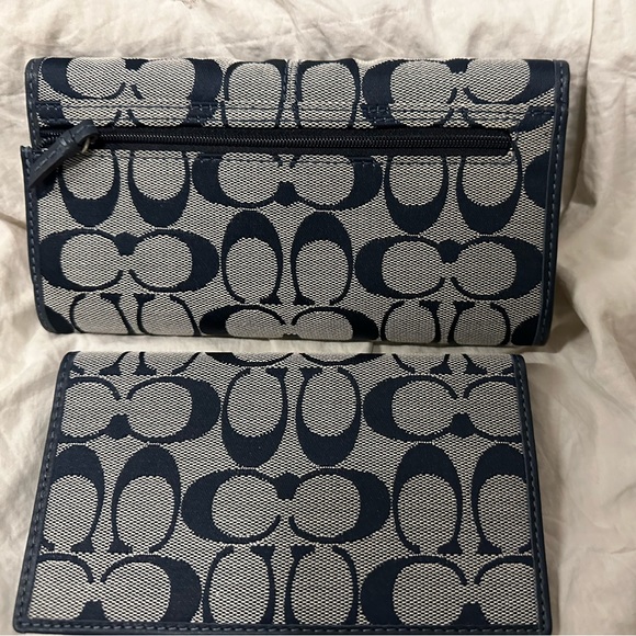 Coach authentic NWOT tri fold wallet - Picture 3 of 5